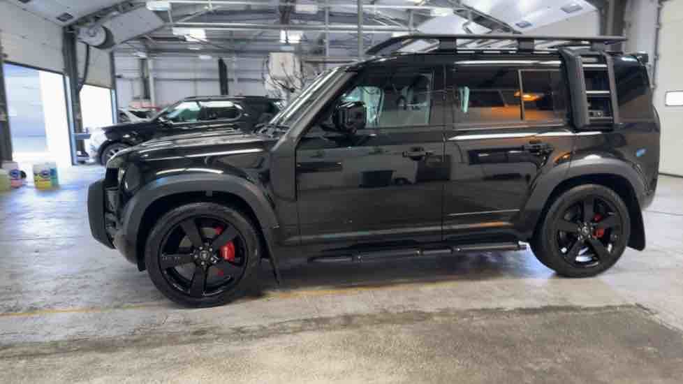 More views of Land Rover Defender 110