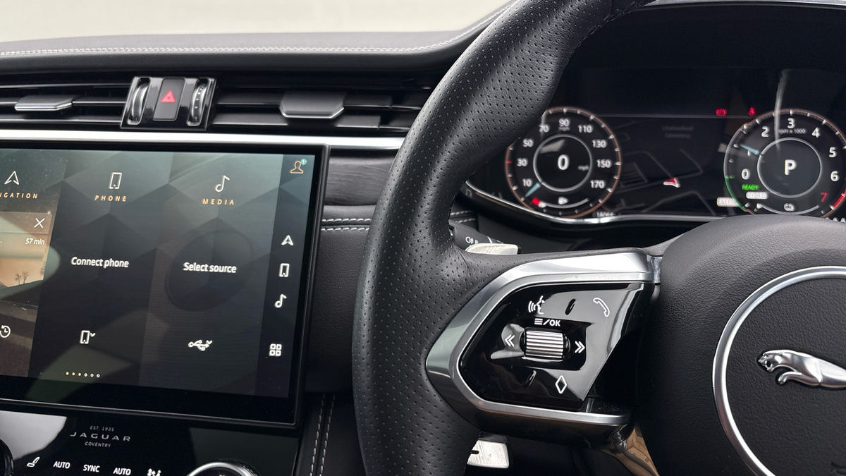 Jaguar F-PACE Image 13