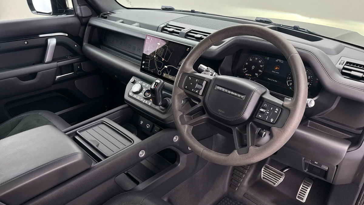 Land Rover Defender 110 Image 12