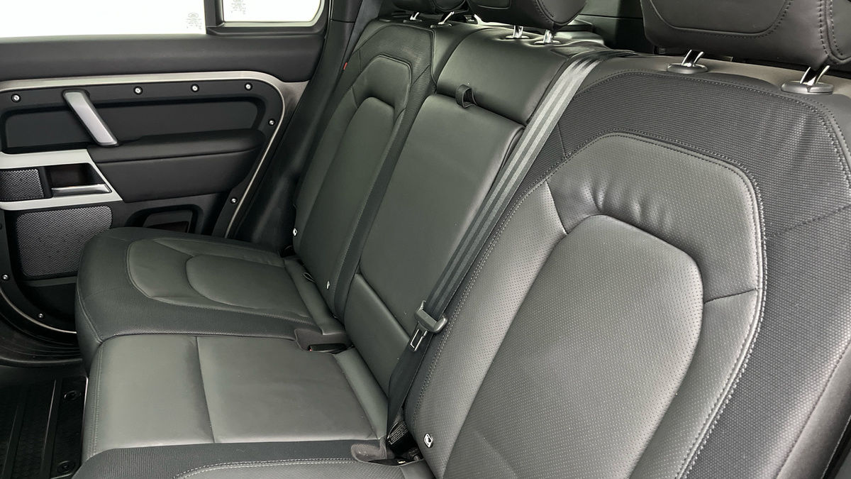 Land Rover Defender 110 Urban Image 16