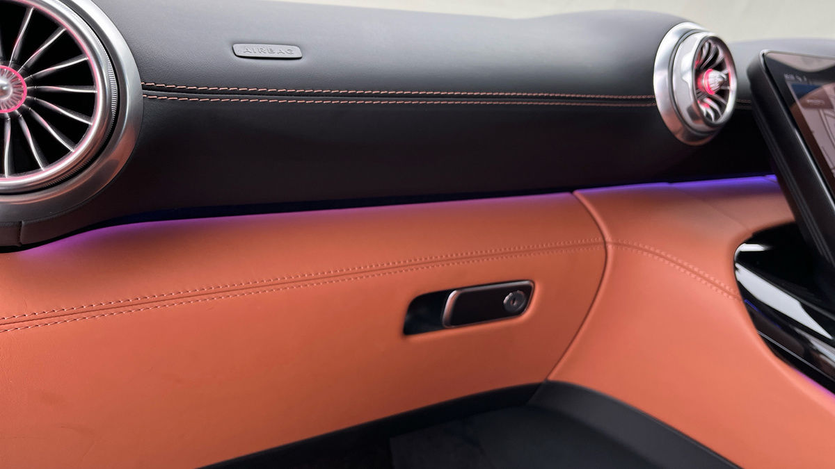 Mercedes-Benz SL Image 25