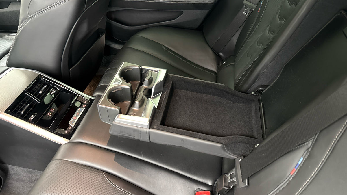 BMW 8 Series Image 23