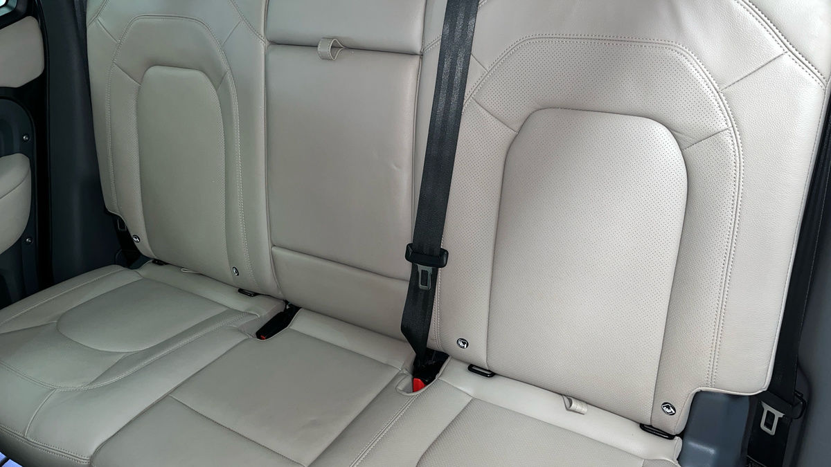Land Rover Defender 110 Image 8
