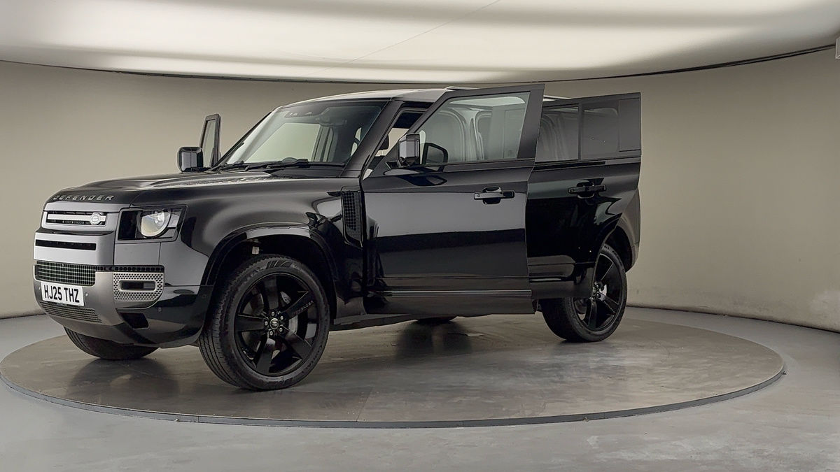 Land Rover Defender 110 Image 22