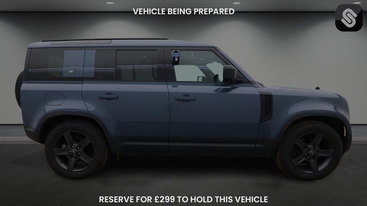 Land Rover Defender 110 Image 5