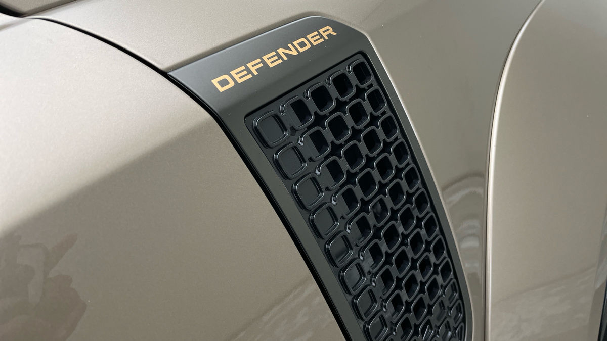 Land Rover Defender 110 Urban Image 31