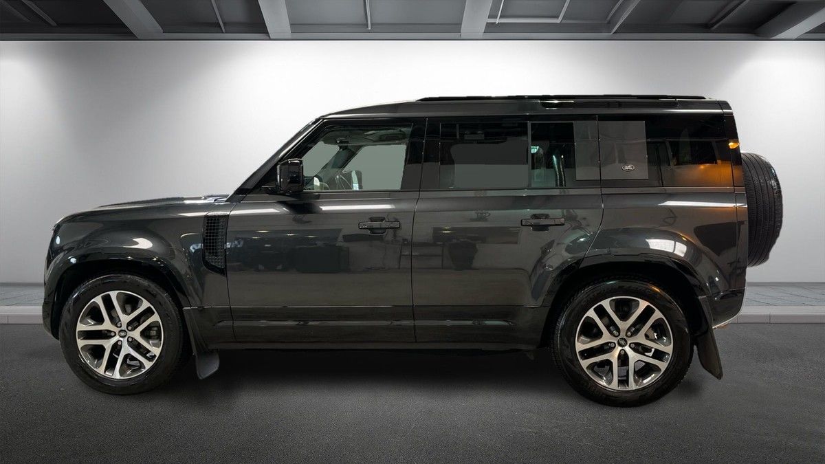 Land Rover Defender 110 Image 15