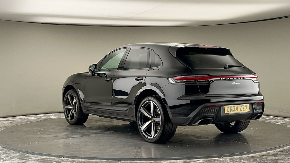 Porsche Macan Image 2