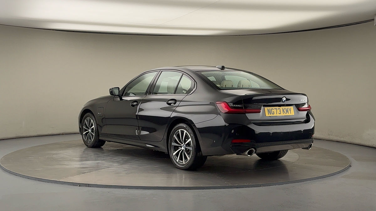 BMW 3 Series Image 2