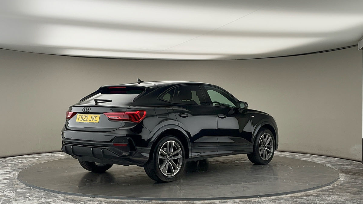Audi Q3 Image 21