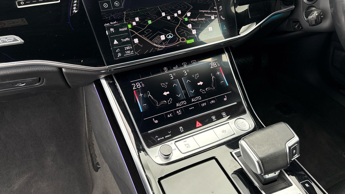 Audi A8 Image 11