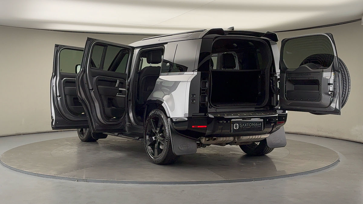 Land Rover Defender 110 Image 23