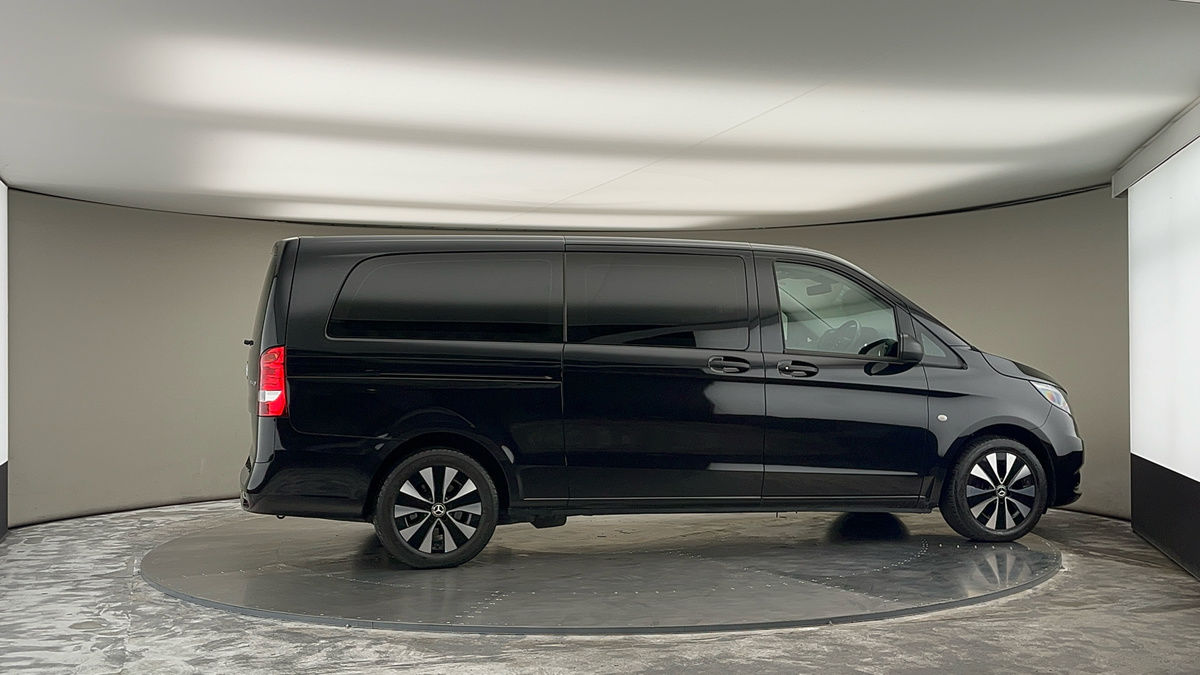 More views of Mercedes-Benz Vito
