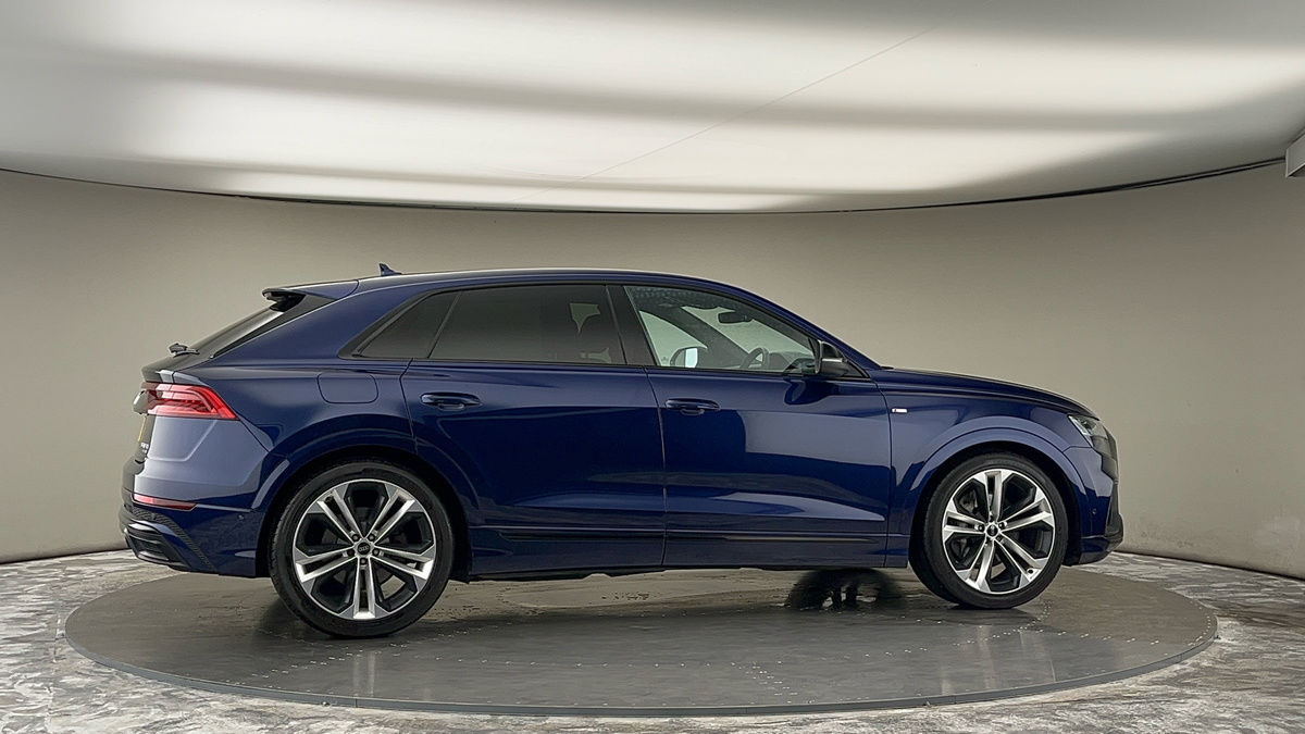 More views of Audi Q8
