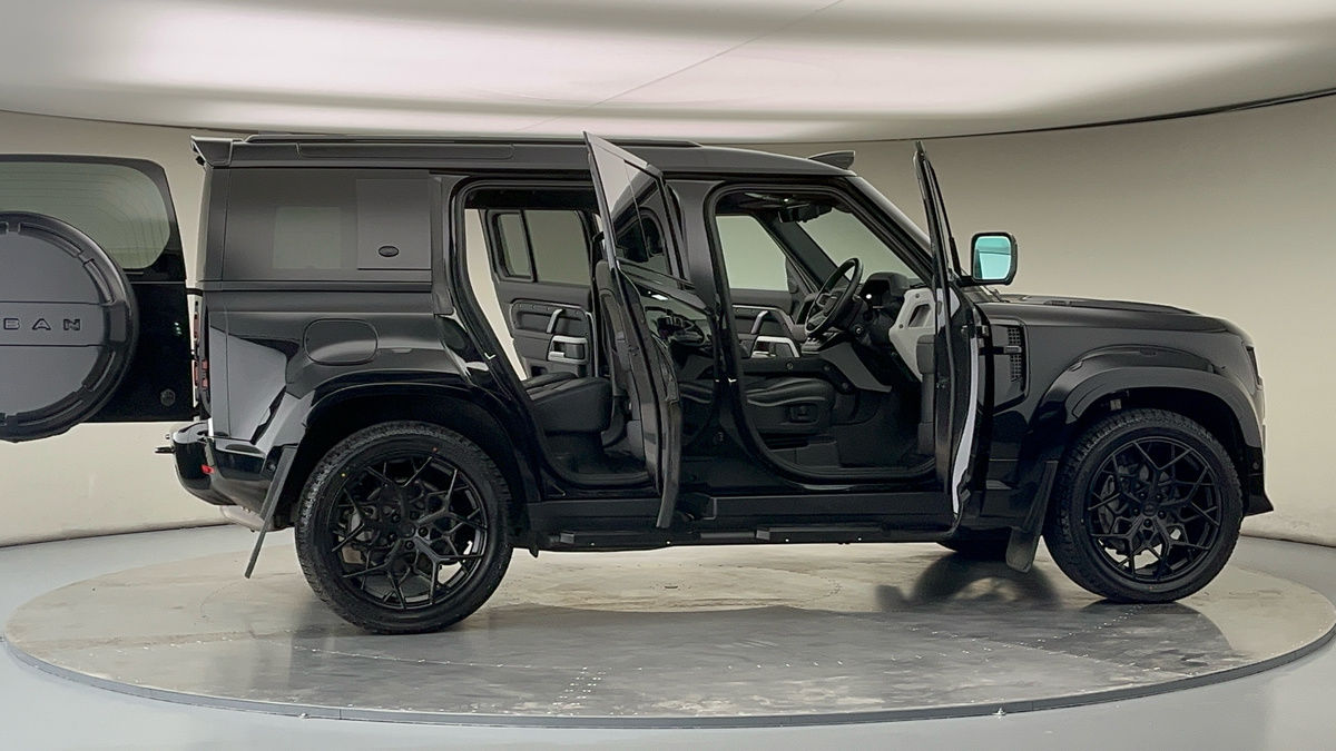 More views of Land Rover Defender 110