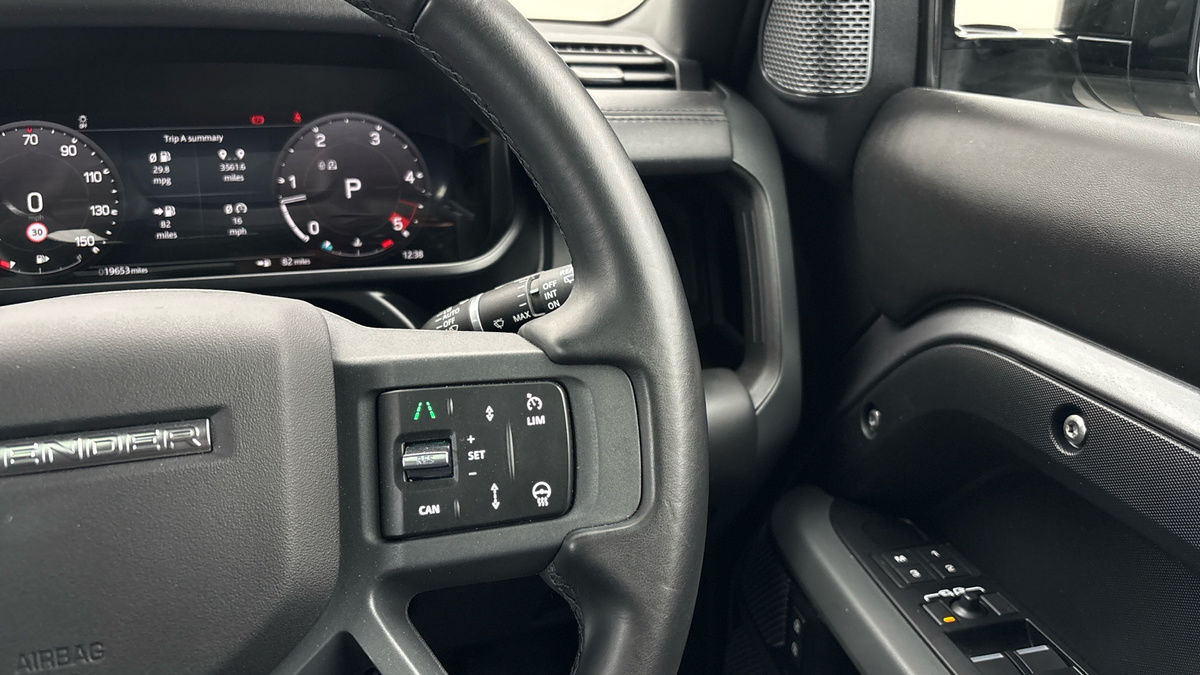 Land Rover Defender 110 Urban Image 14