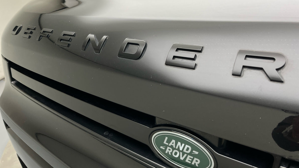 Land Rover Defender 90 Image 24