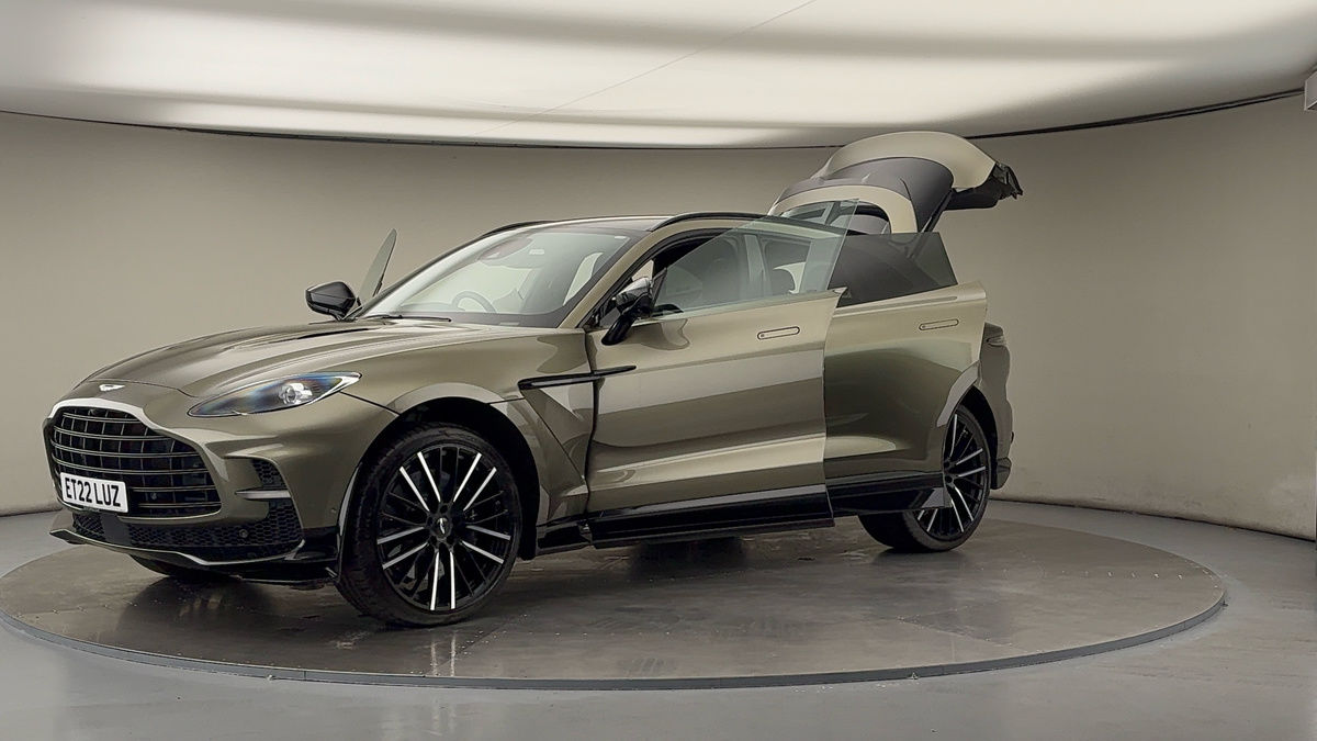 Aston Martin DBX Image 22