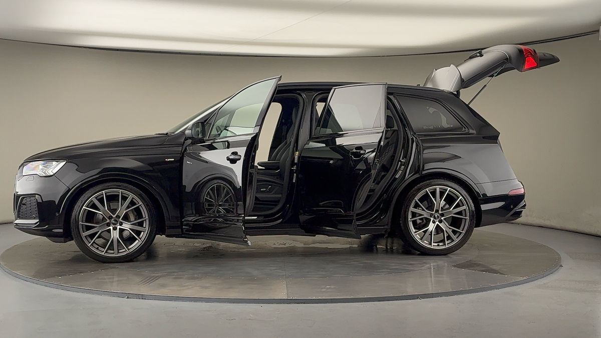 More views of Audi Q7