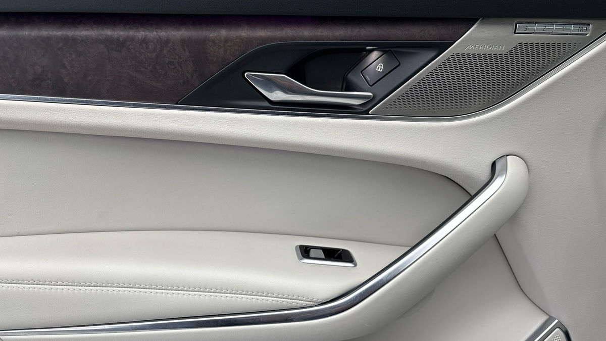 Jaguar F-PACE Image 19
