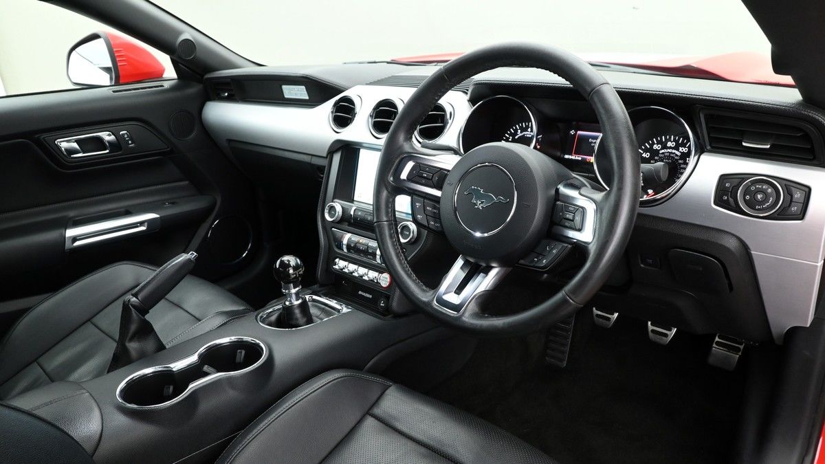 Ford Mustang Image 3