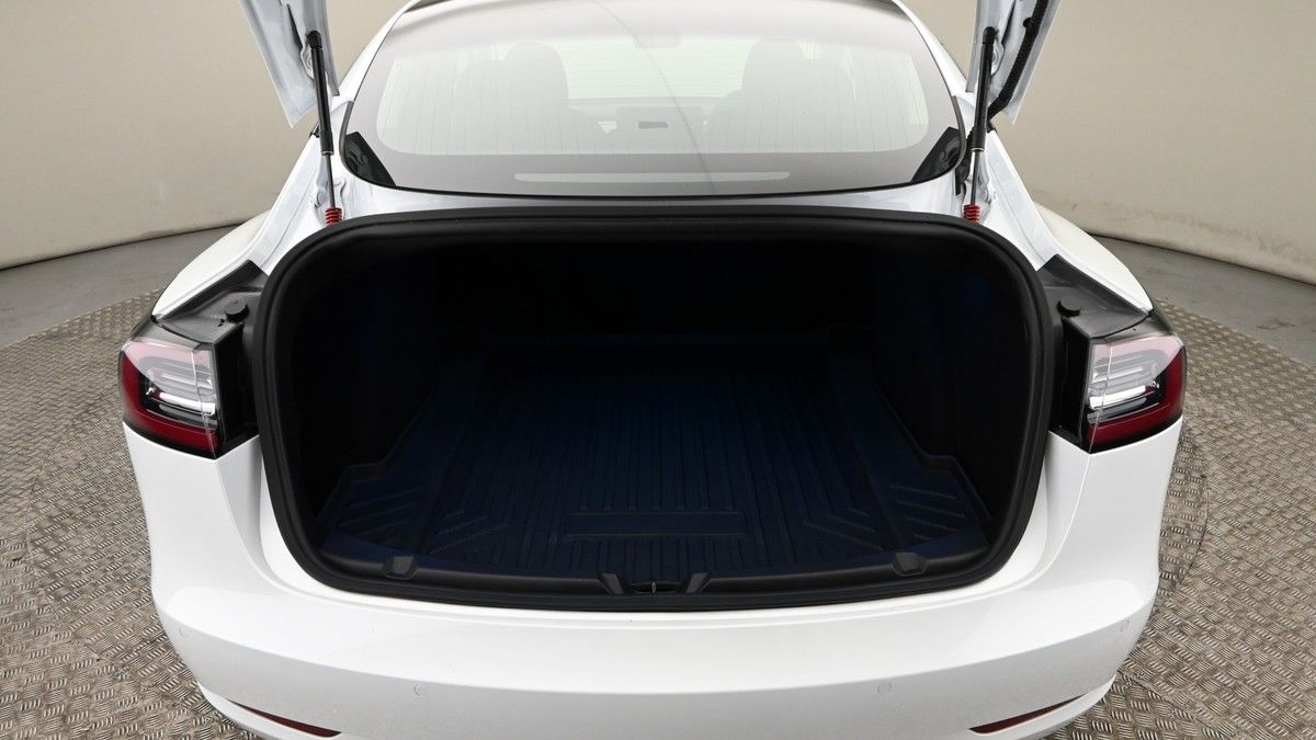 Tesla Model 3 Image 10