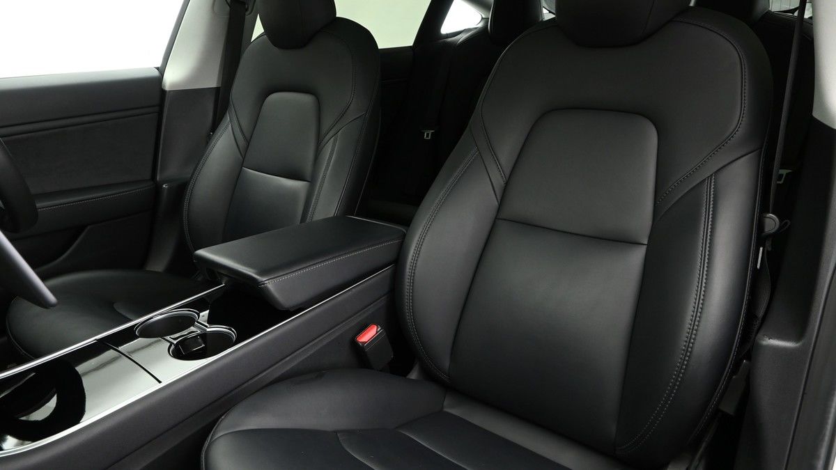 Tesla Model 3 Image 4