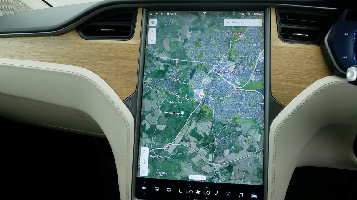 Tesla Model X Image 11