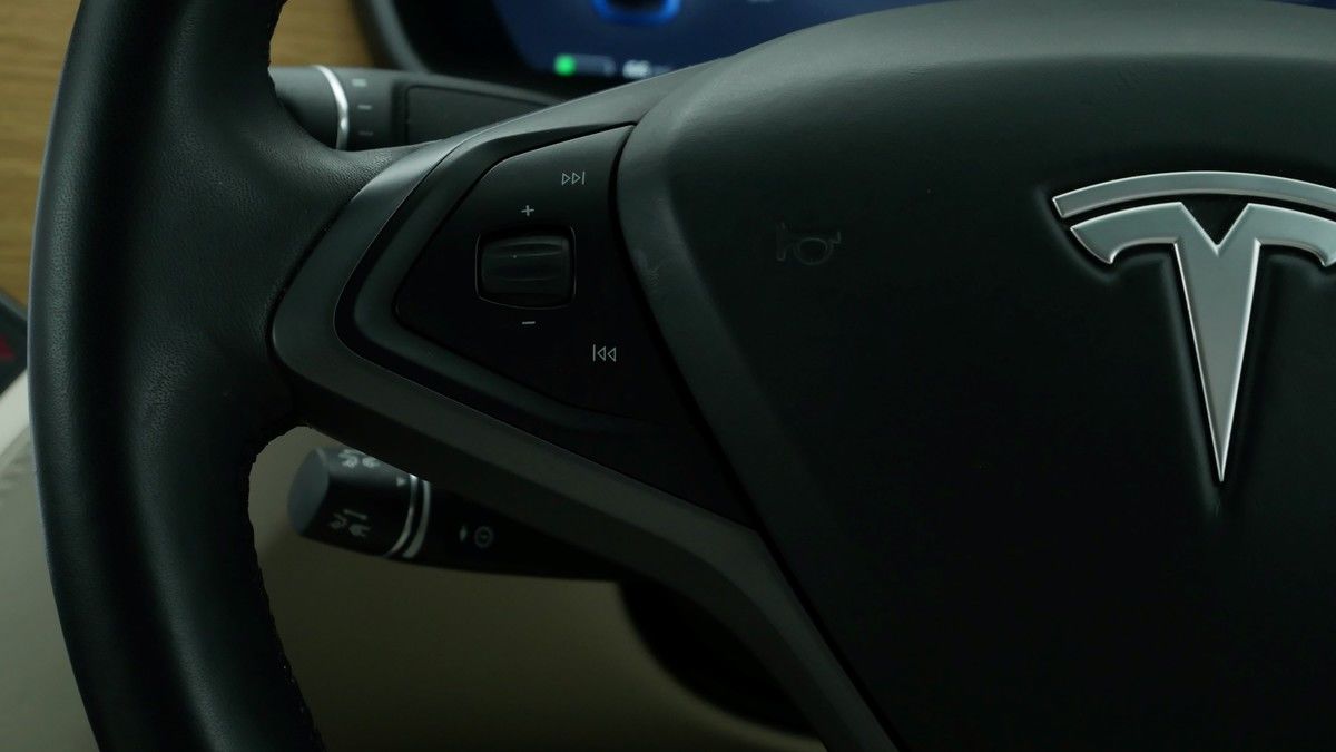Tesla Model X Image 15