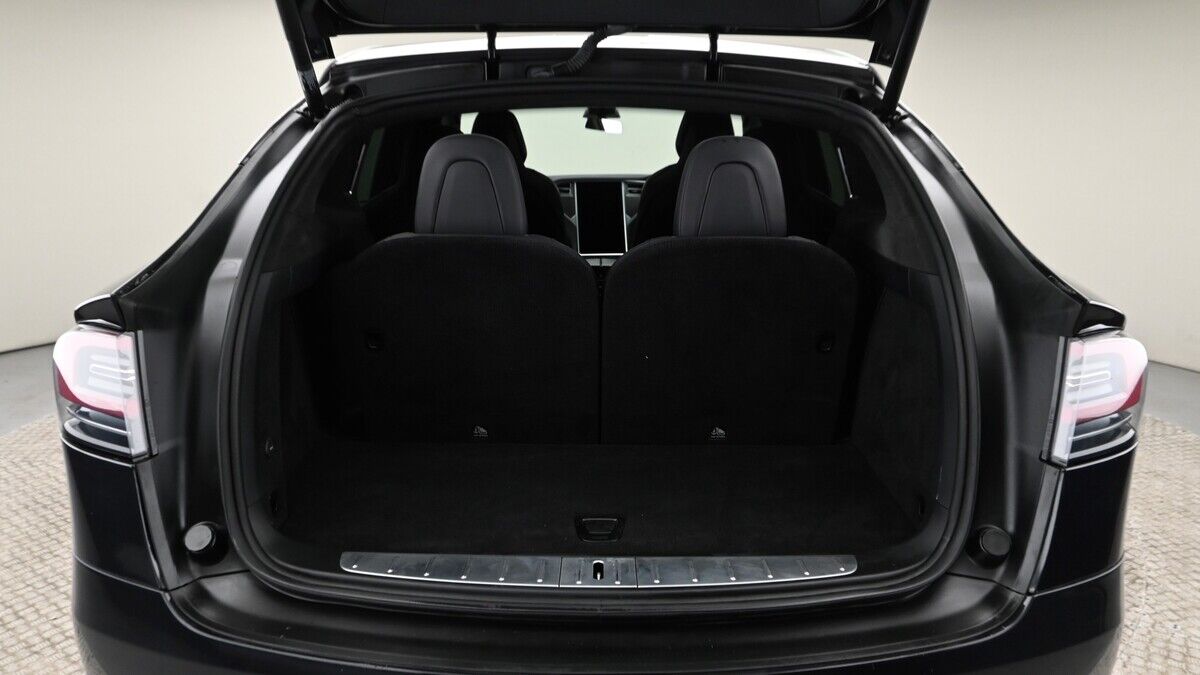 Tesla Model X Image 10