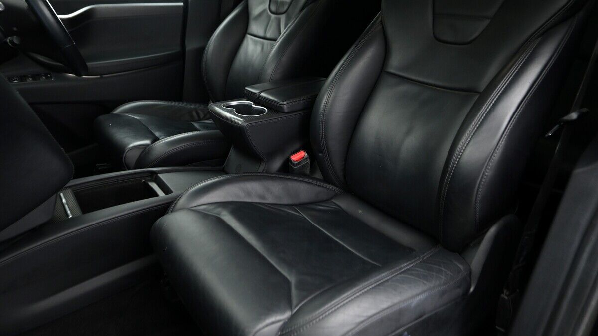 Tesla Model X Image 4
