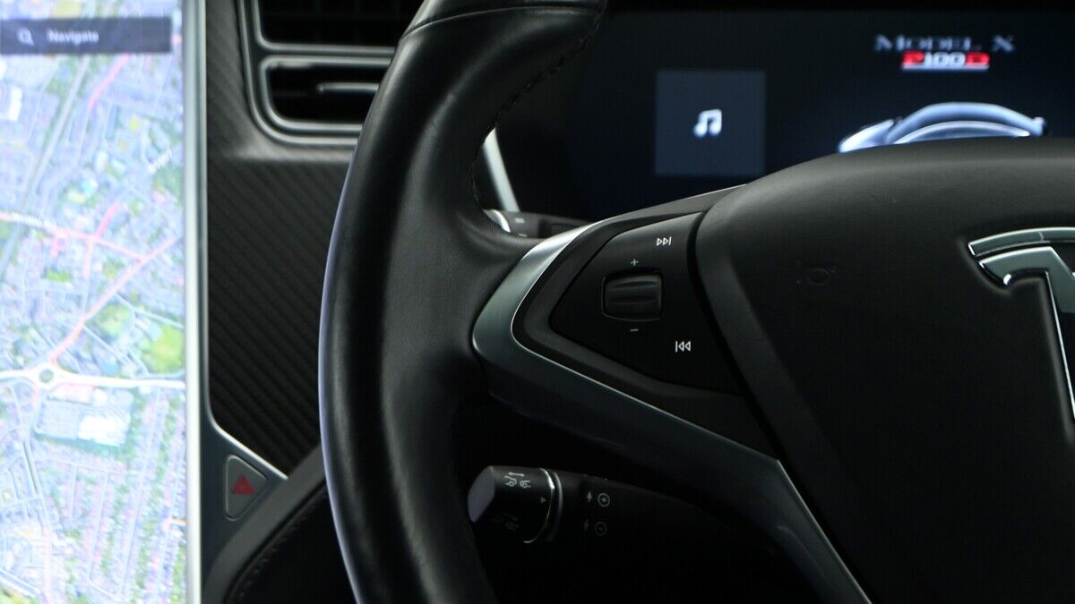 Tesla Model X Image 15