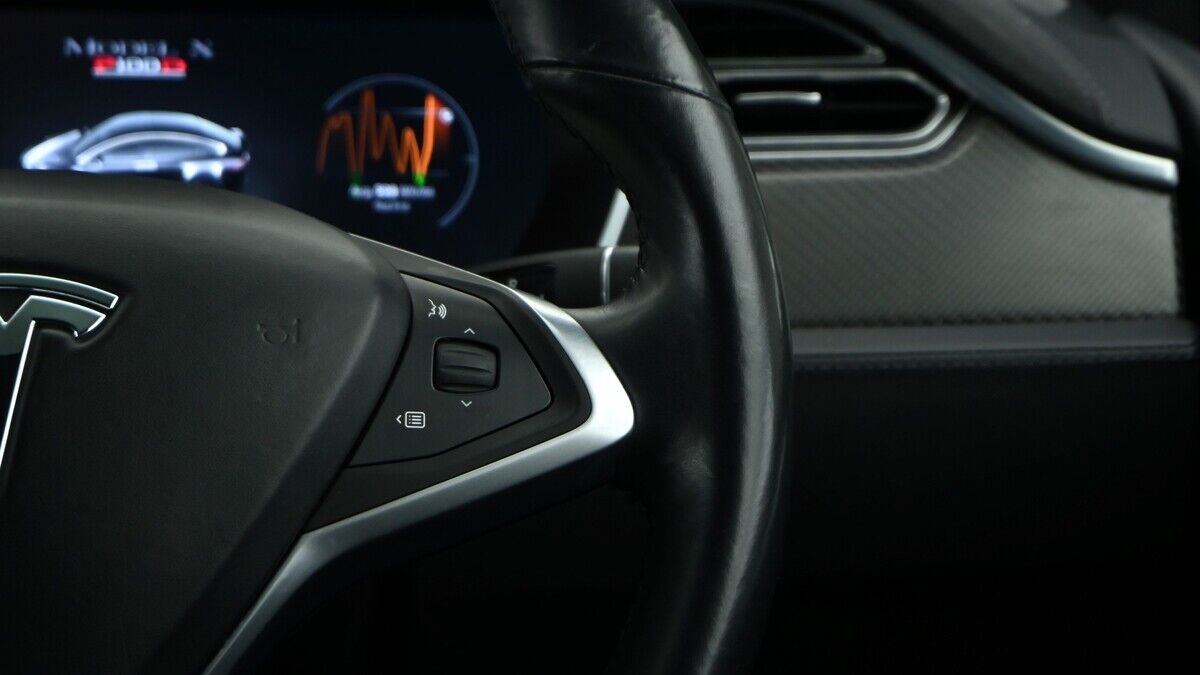 Tesla Model X Image 16