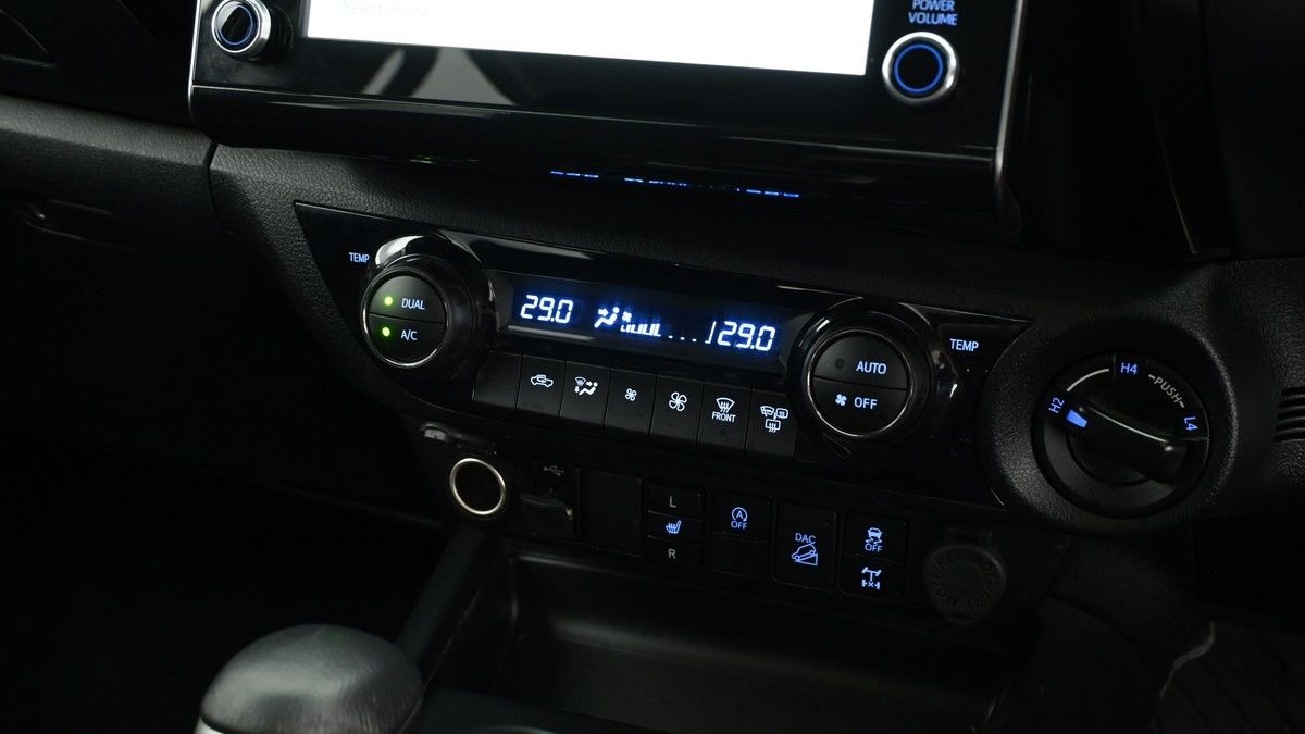 Toyota Hilux Image 11