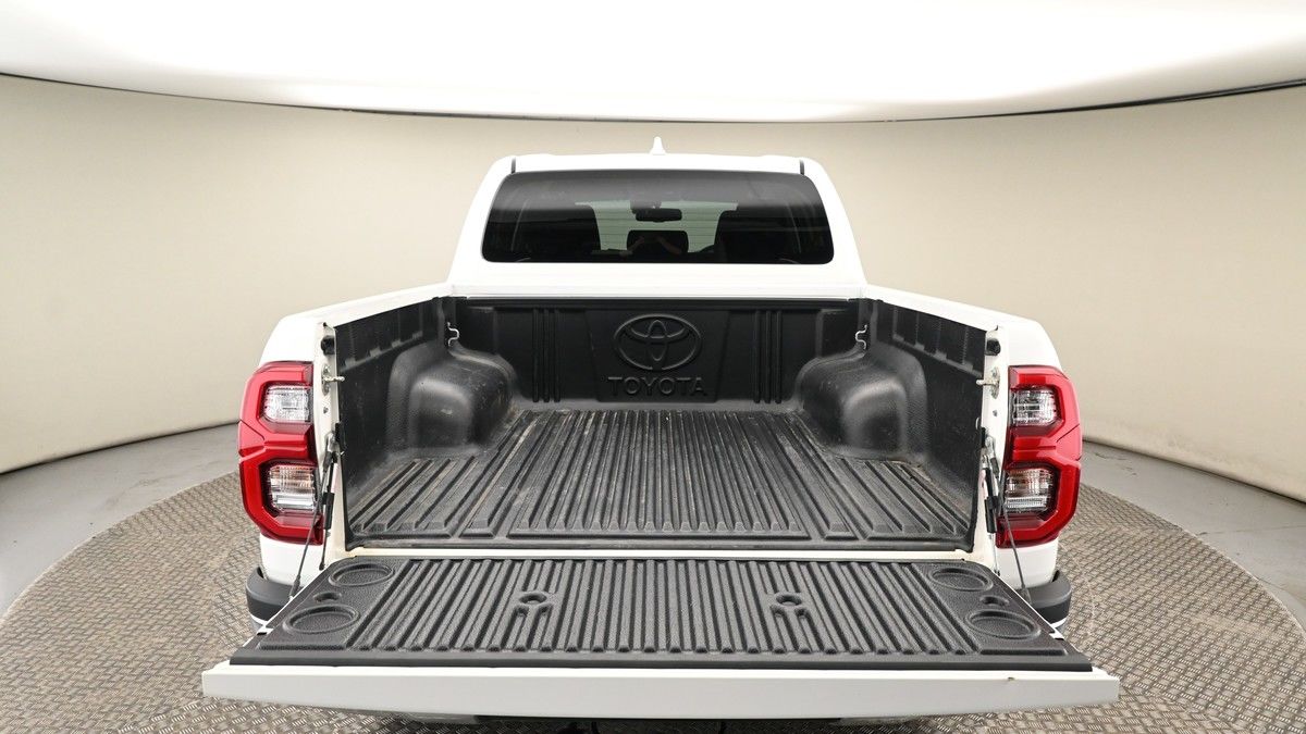 Toyota Hilux Image 9