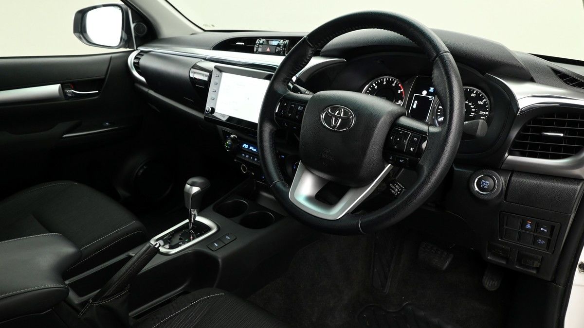 Toyota Hilux Image 2