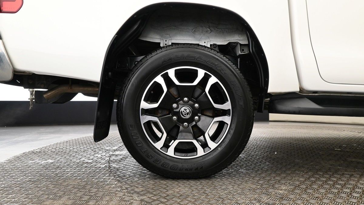 Toyota Hilux Image 8
