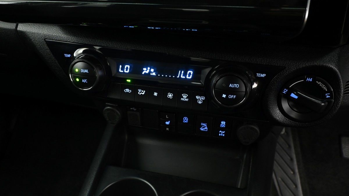 Toyota Hilux Image 12