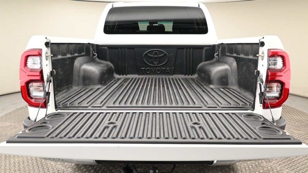 Toyota Hilux Image 10