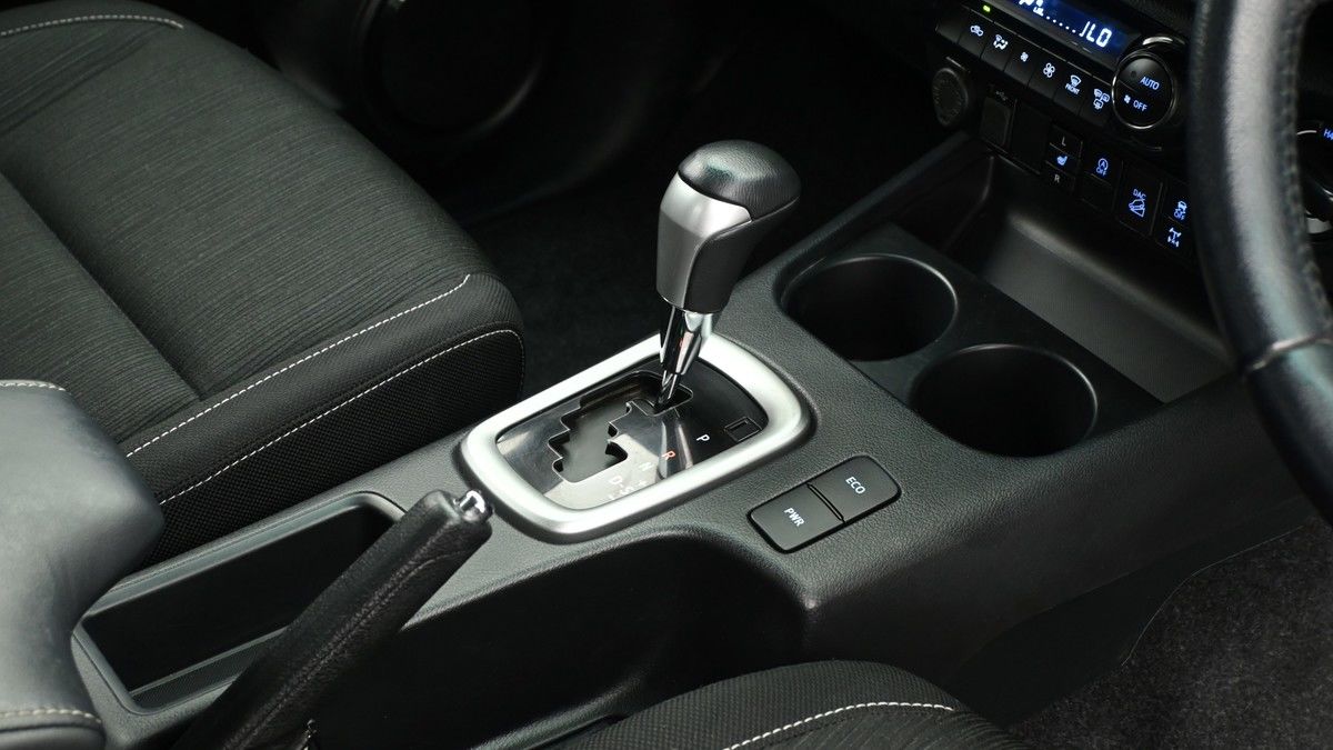 Toyota Hilux Image 2