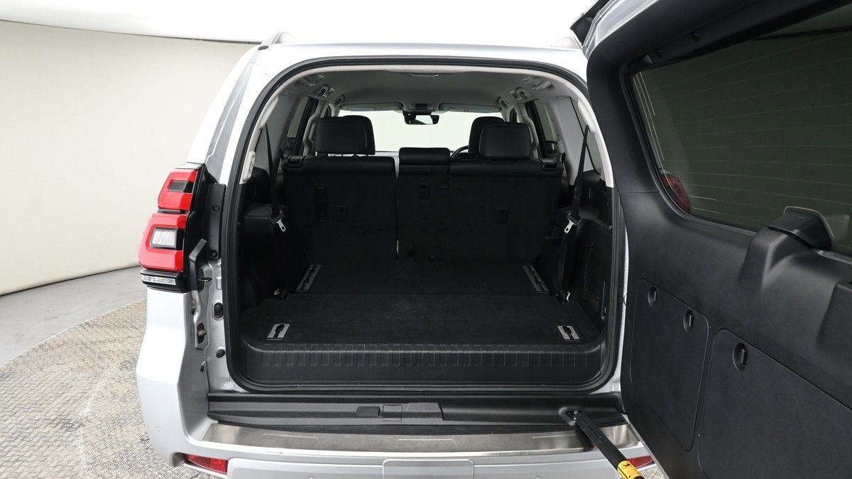 Toyota Land Cruiser Image 9