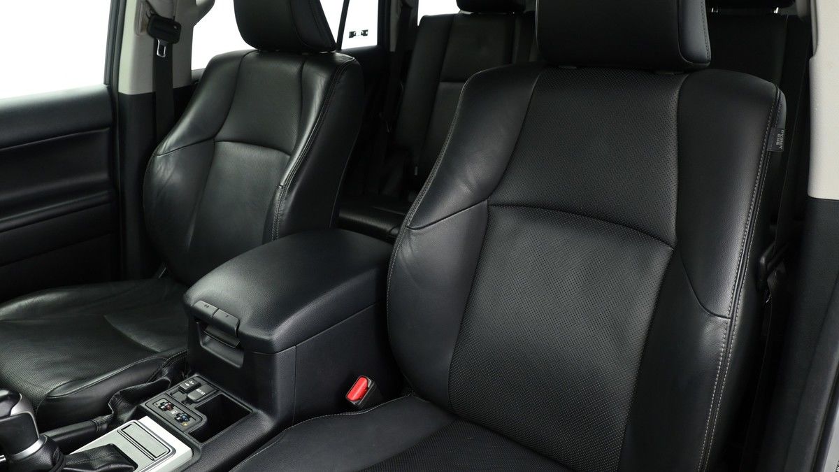 Toyota Land Cruiser Image 3