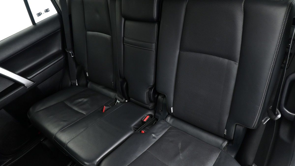 Toyota Land Cruiser Image 4