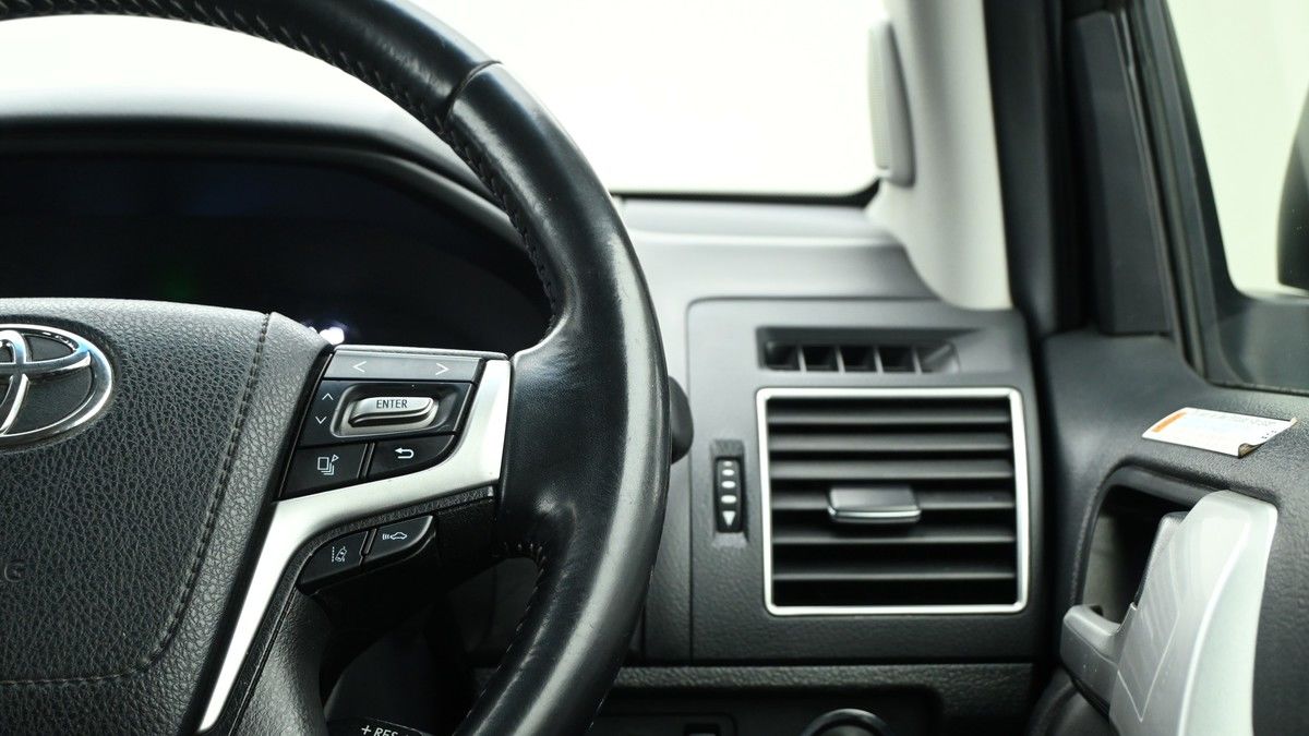Toyota Land Cruiser Image 15