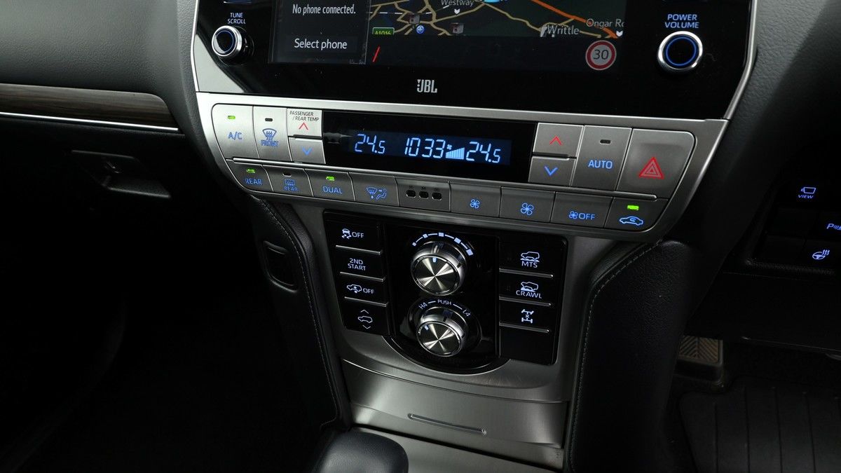 Toyota Land Cruiser Image 12