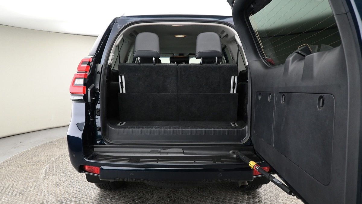 Toyota Land Cruiser Image 10