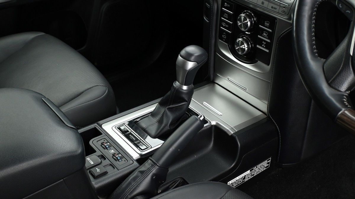 Toyota Land Cruiser Image 2