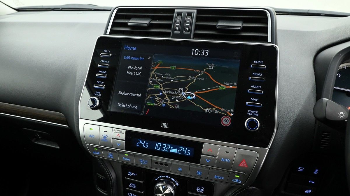 Toyota Land Cruiser Image 11
