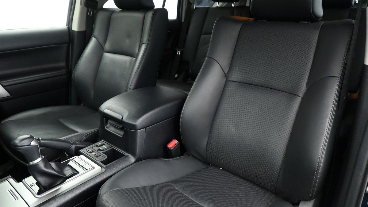 Toyota Land Cruiser Image 4