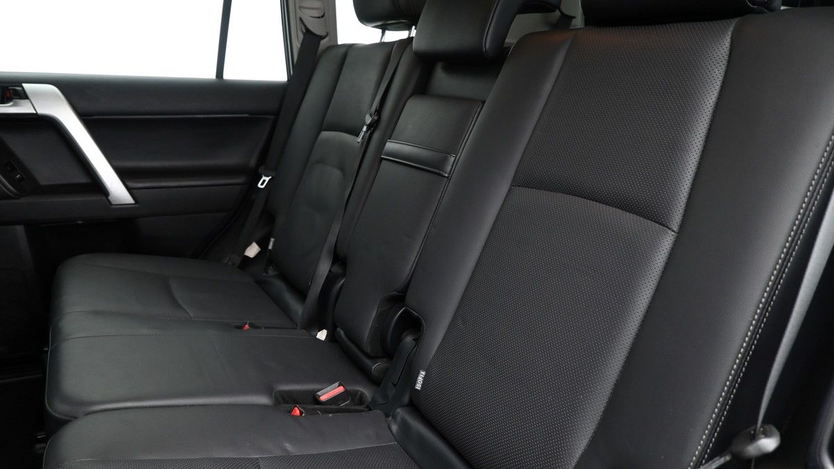 Toyota Land Cruiser Image 5